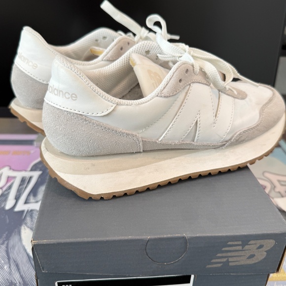 New Balance Femmes With Small Platform - size 6.5 - Picture 5 of 10